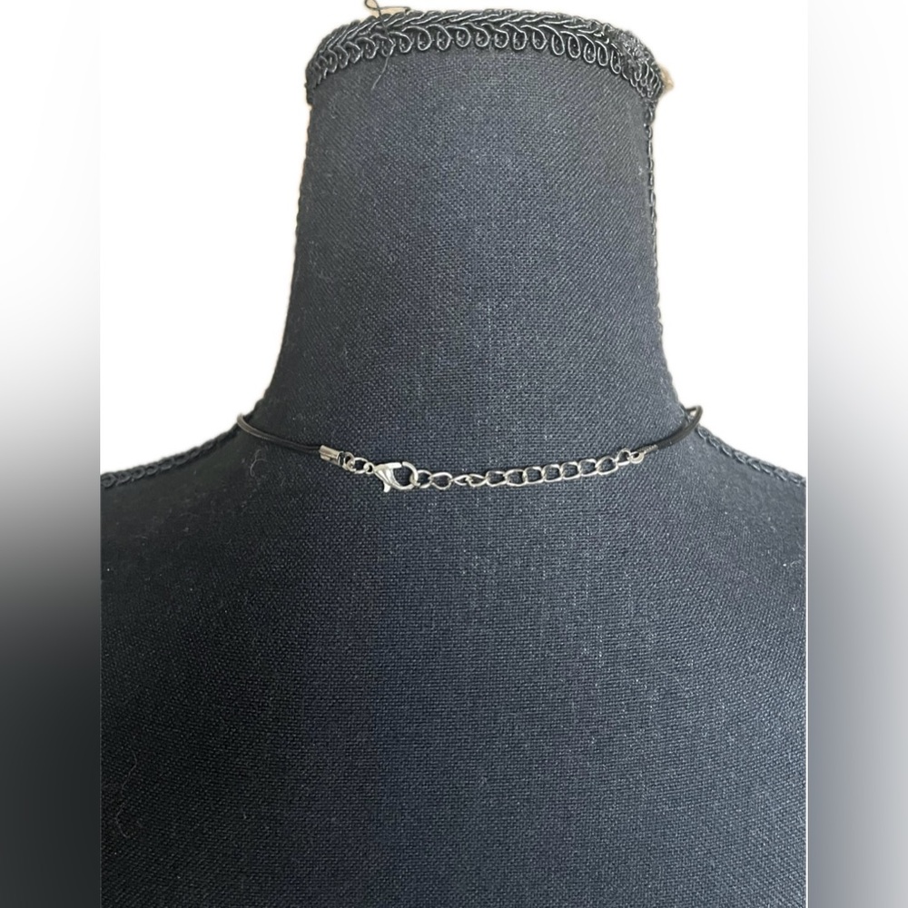 Elegant Silver Heart Pendant Necklace on adjustable black leather cord. New. - Picture 4 of 6